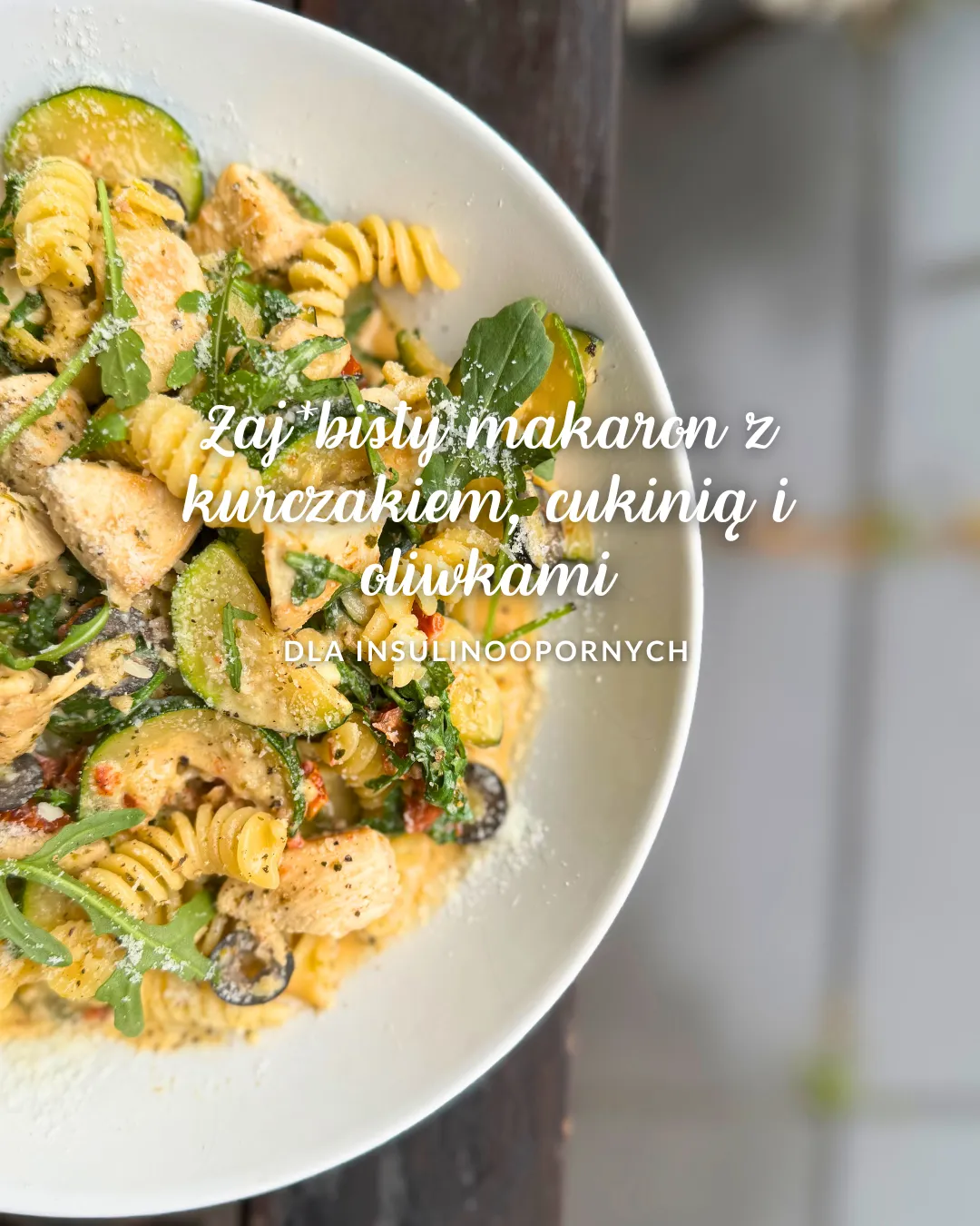 Zaj*bisty makaron z kurczakiem, cukinią i oliwkami